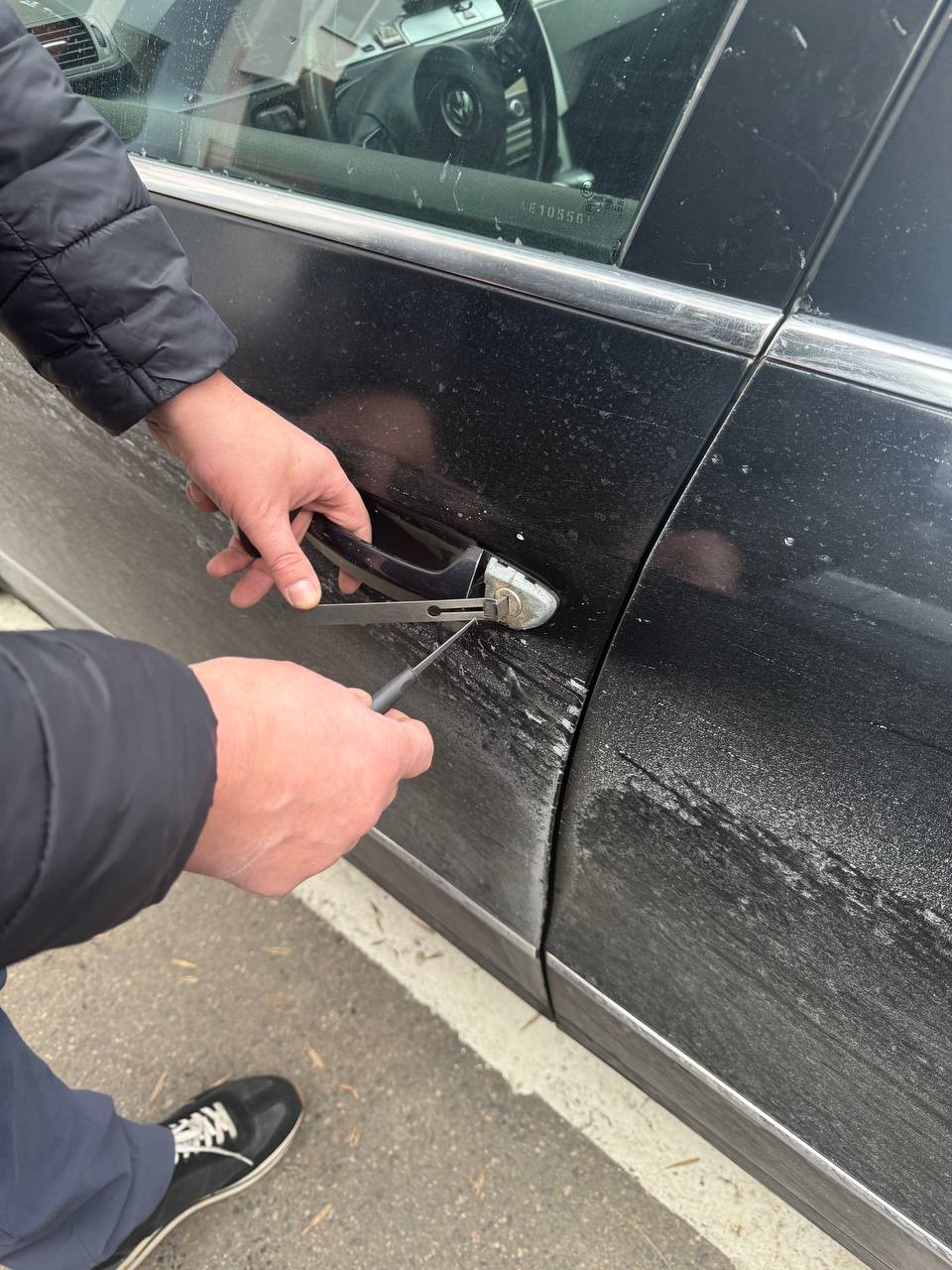 Аварийное вскрытие автомобиля.